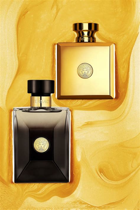 versace oud noir notes.